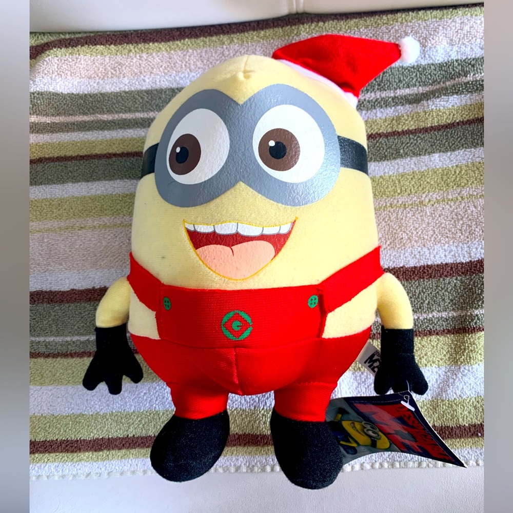 Despicable Me Minion Christmas Plush Santa Hat Holiday Stuffed Animal NWT